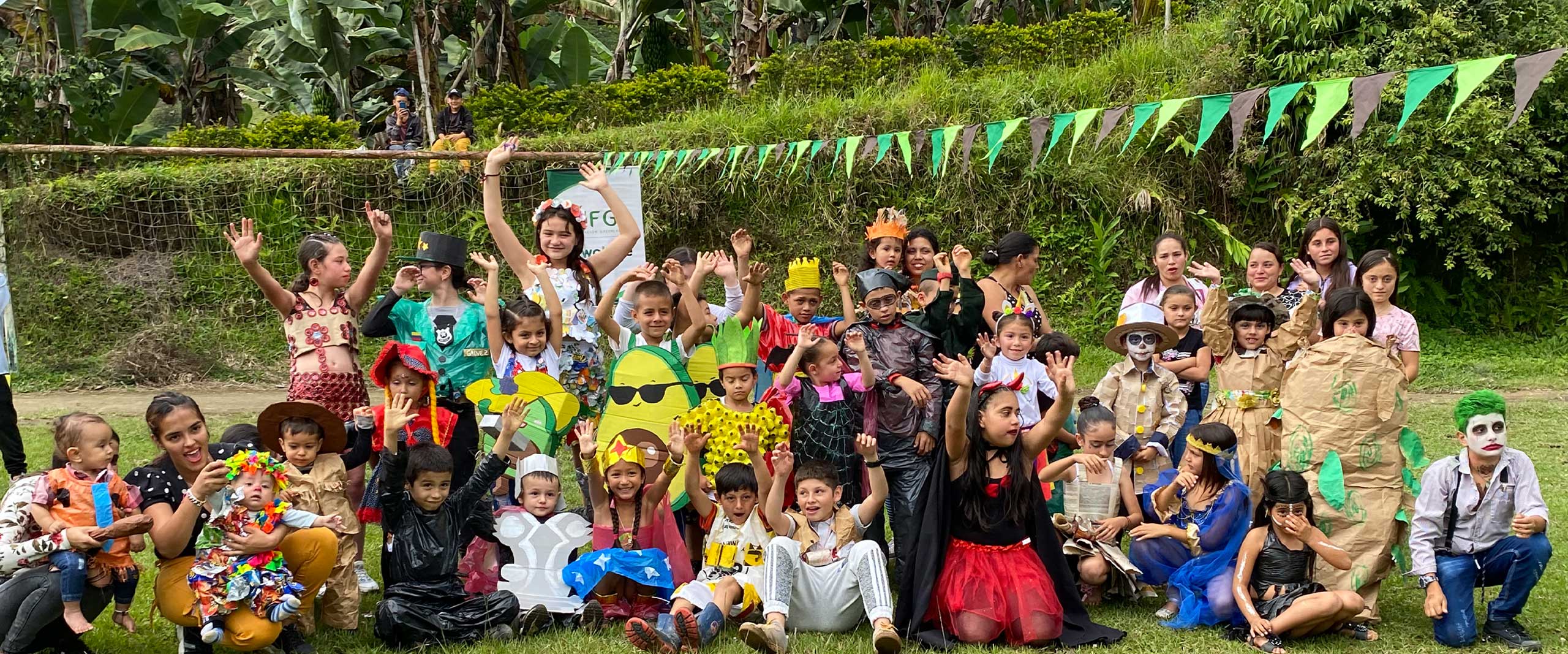 Disfraces sostenibles y diversión fue lo que se respiró en Neira y Aranzazu con la celebración de los niños Wakate y nuestra   Fundación GreenLand- FGL